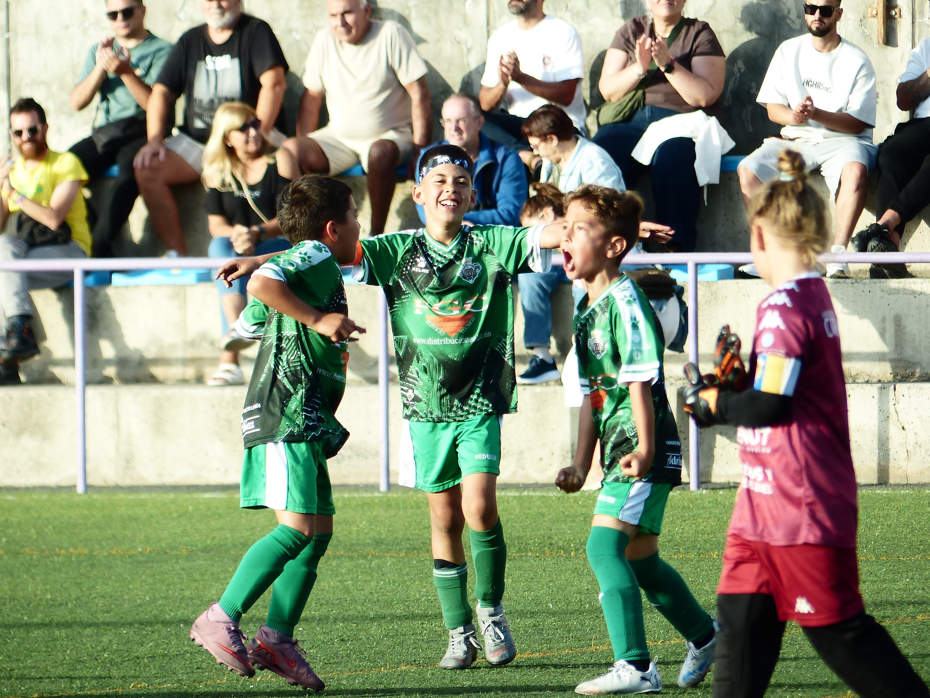 Los niños del Verdellada celebran la victoria